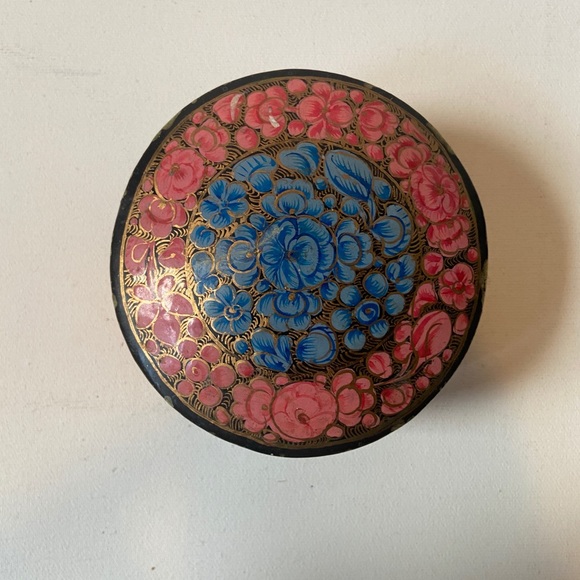 Small Painted Container - Picture 2 of 2